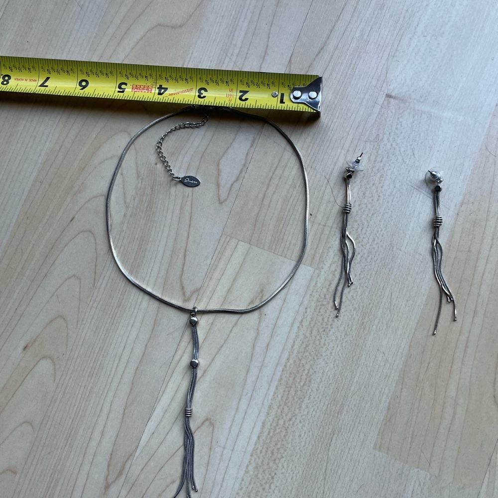 Earrings and necklace - Picture 5 of 6